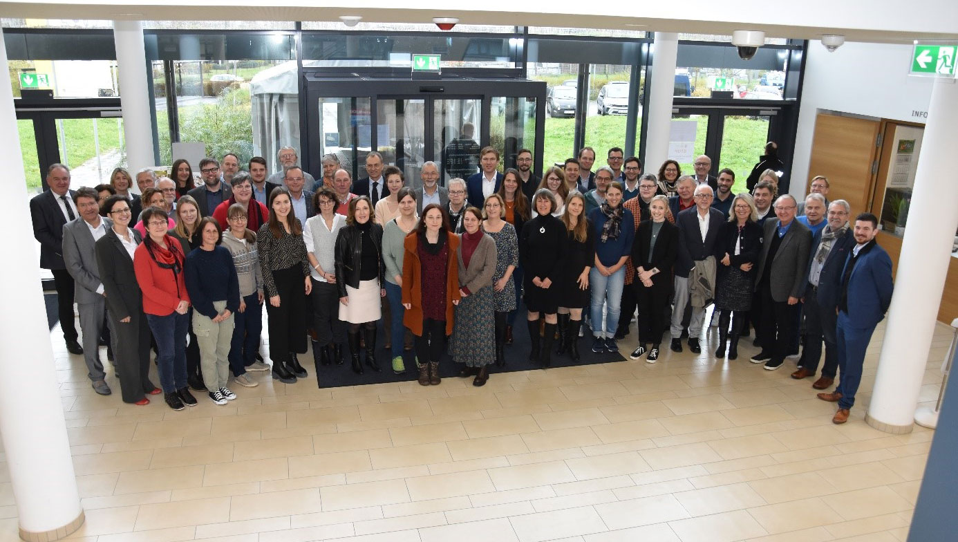 Mitglieder des Gesundheitsforums beim Gruppenfoto anlässlich der 1. Konstituierenden Sitzung am 18. November 2022