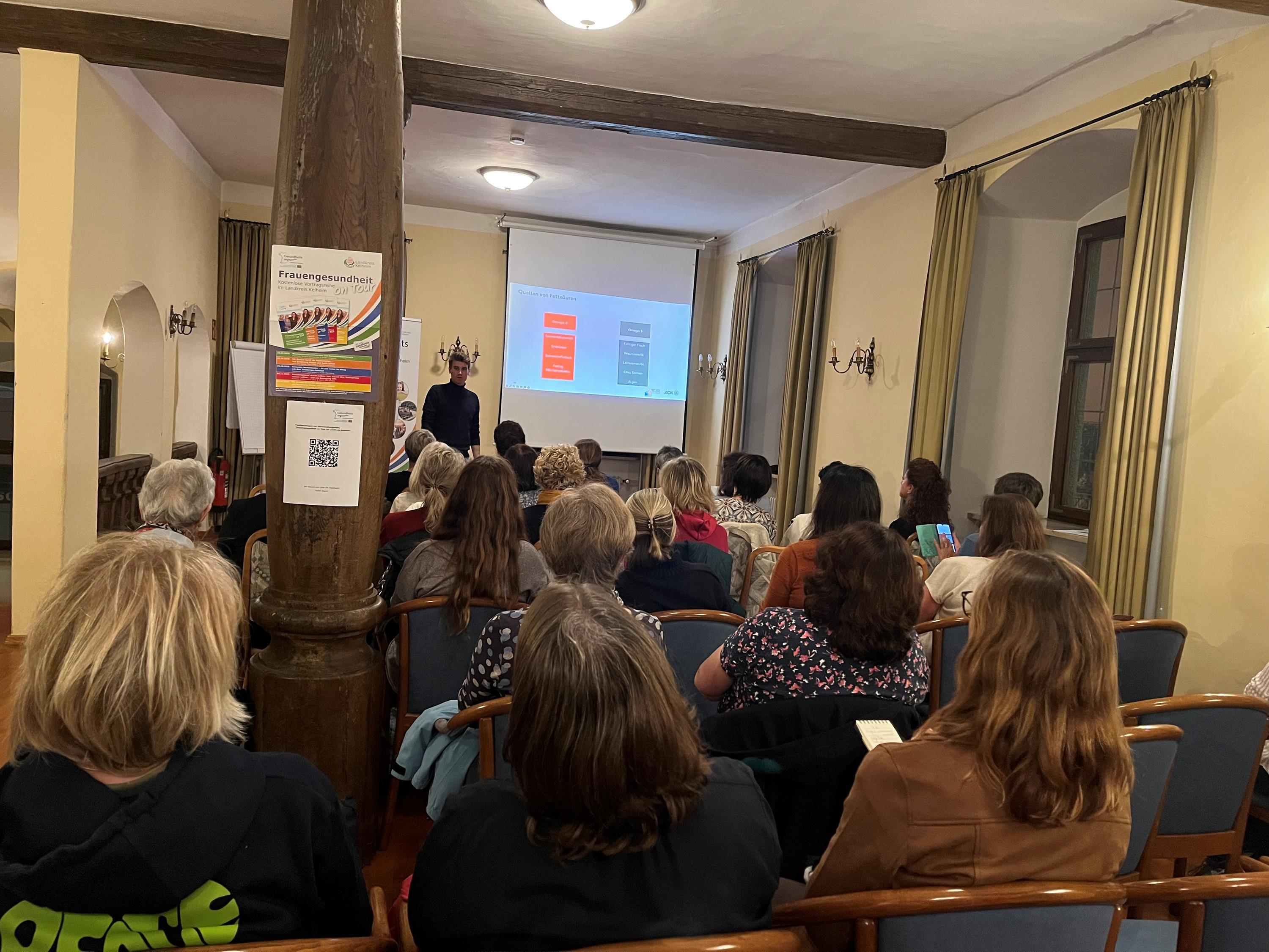 Das Publikum beim Vortrag Ernährung in den Wechseljahren