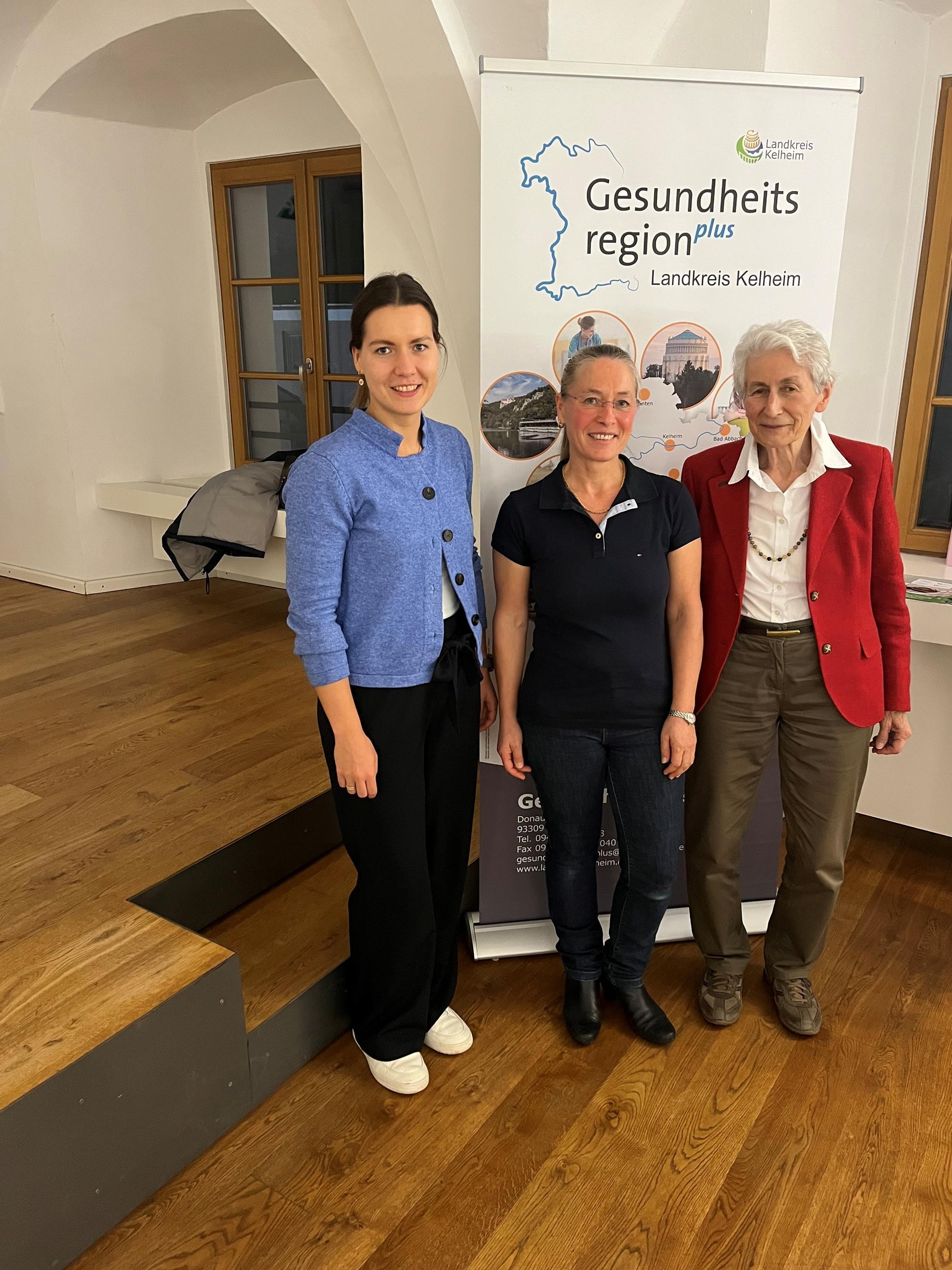 Gemeinsam für Frauengesundheit im Landkreis Kelheim Gruppenfoto mit Organisatorinnen und Referentin