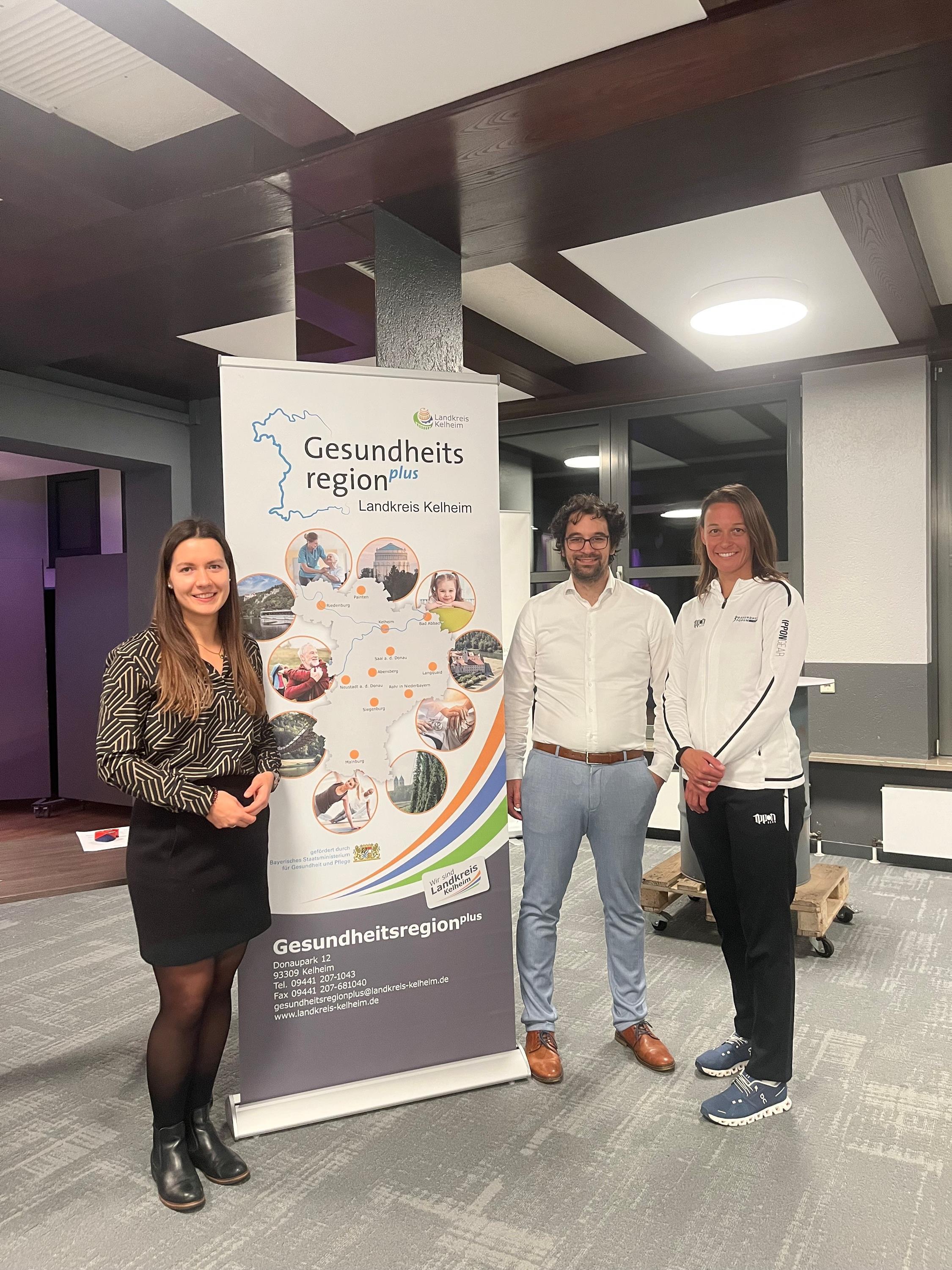 Gruppenbild der Organisatorin mit den Referenten.