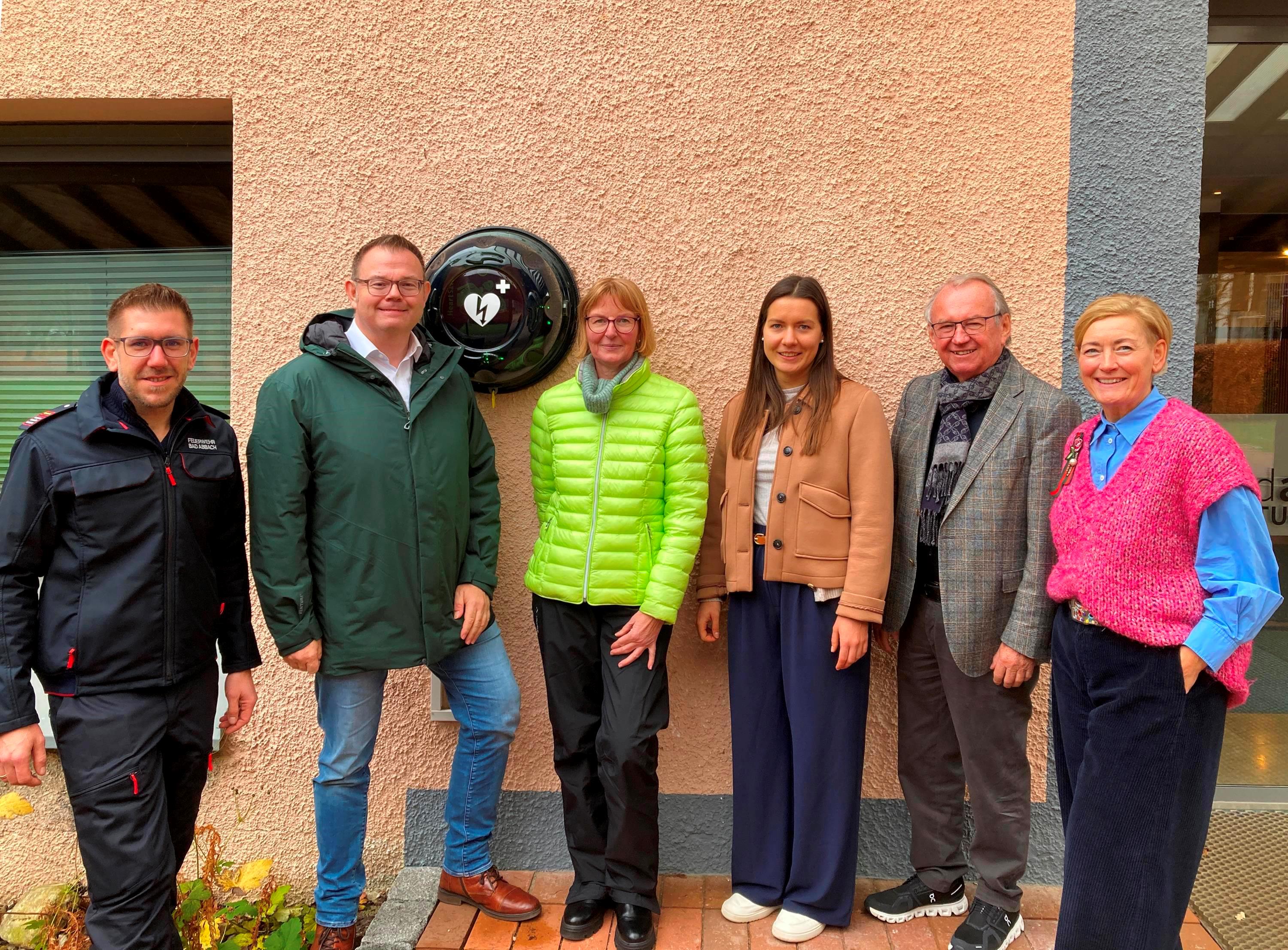 Übergabe des Defibrillators in Bad Abbach