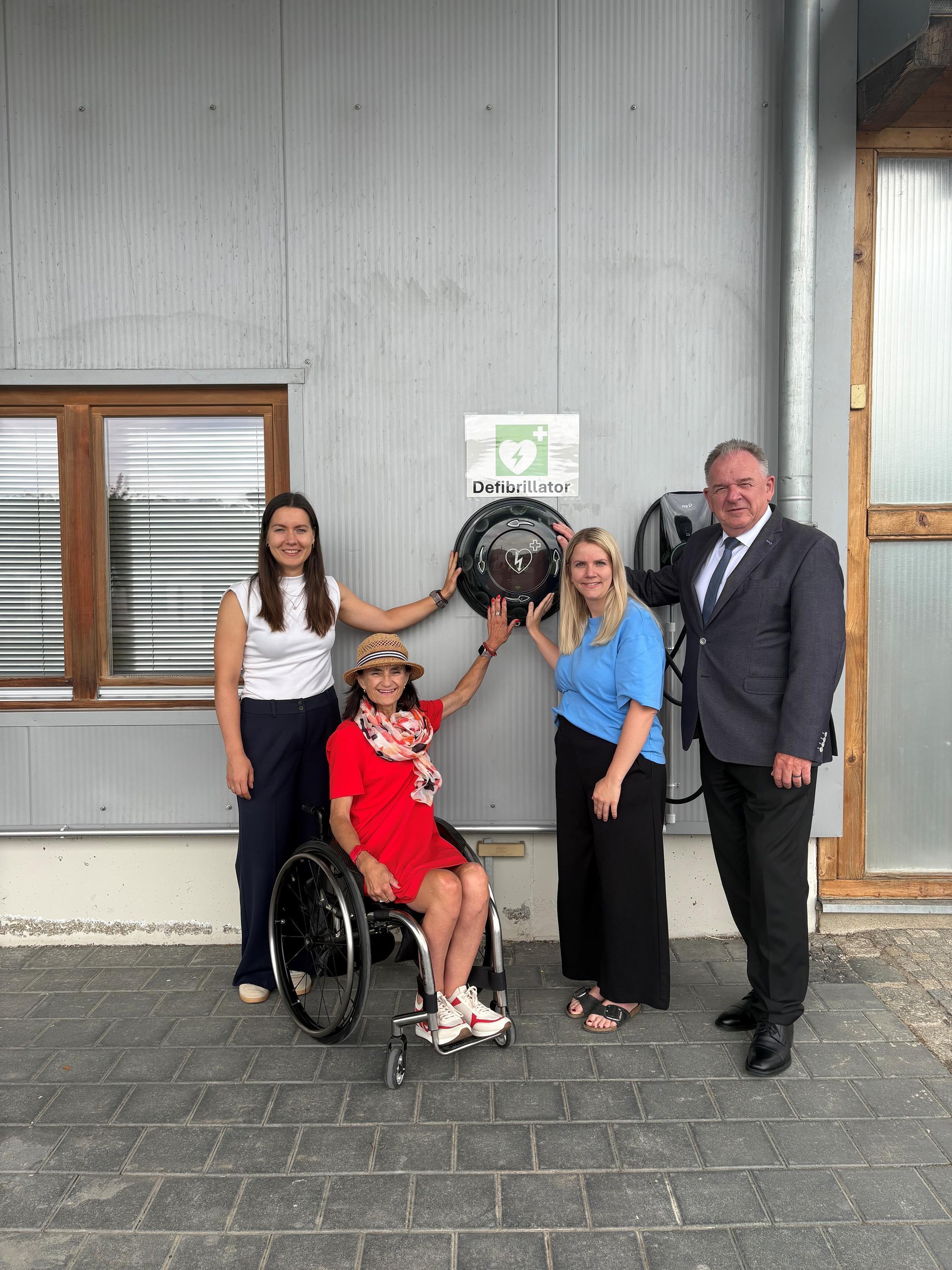 Neuer Defibrillator am Spargelhof Kügel in Sandharlanden 
