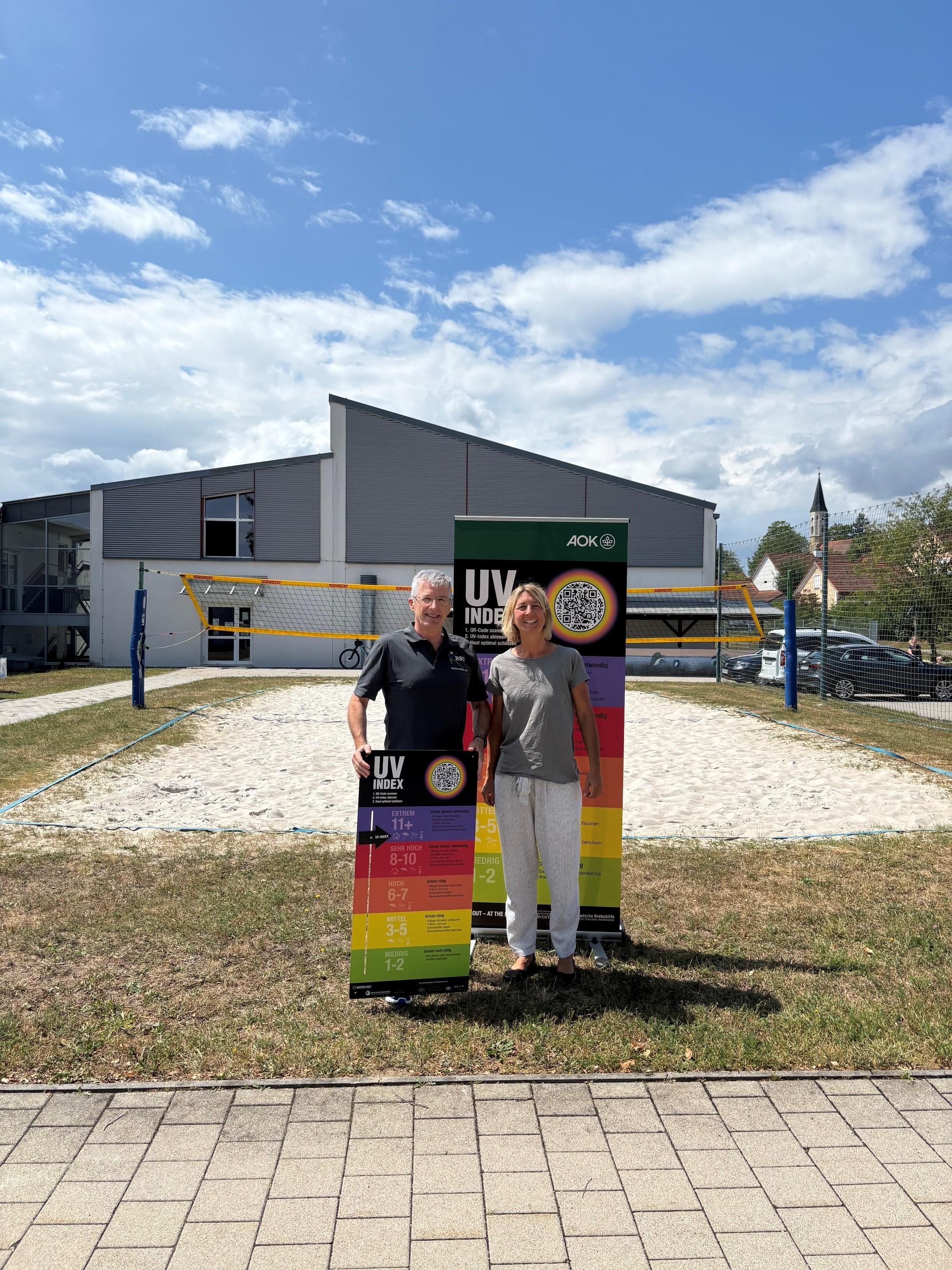 UV-Index-Tafel am Beachvolleyballfeld des BSC Ihrlerstein