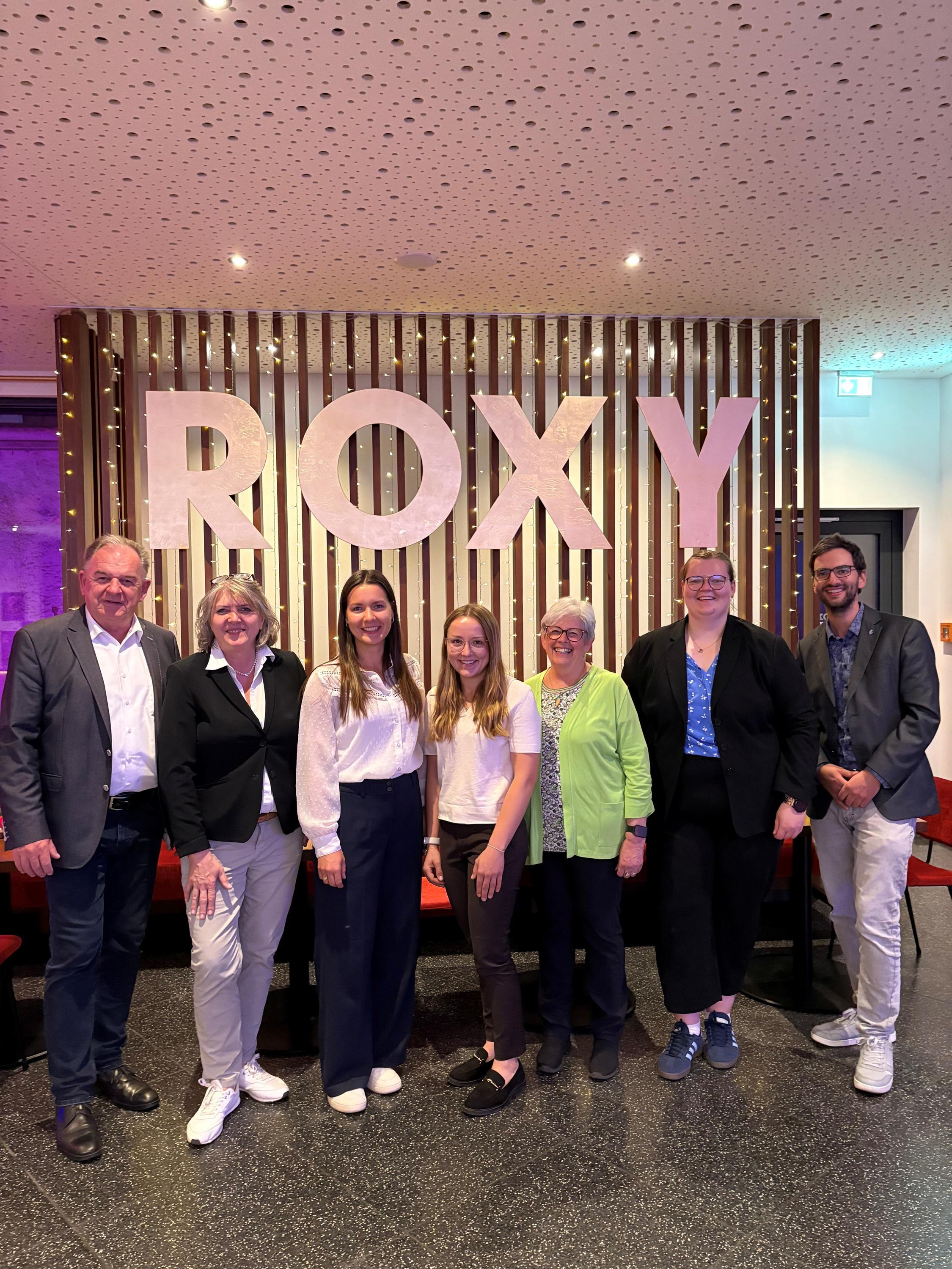 230 Besucherinnen und Besucher kamen zum diesjährigen Kinoabend Demenz ins Roxy Kino Abensberg. Aufgrund der großen Nachfrage waren drei Kinosäle vollständig ausgebucht.